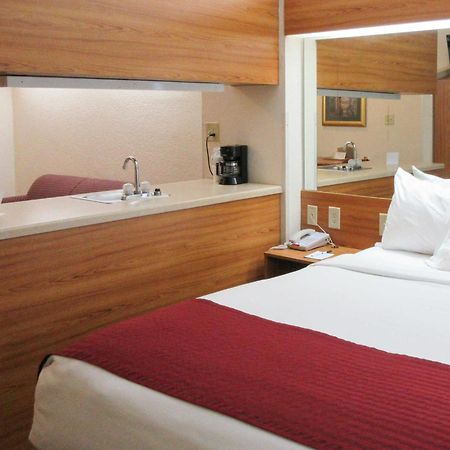 Quality Inn & Suites Робинсвил Екстериор снимка