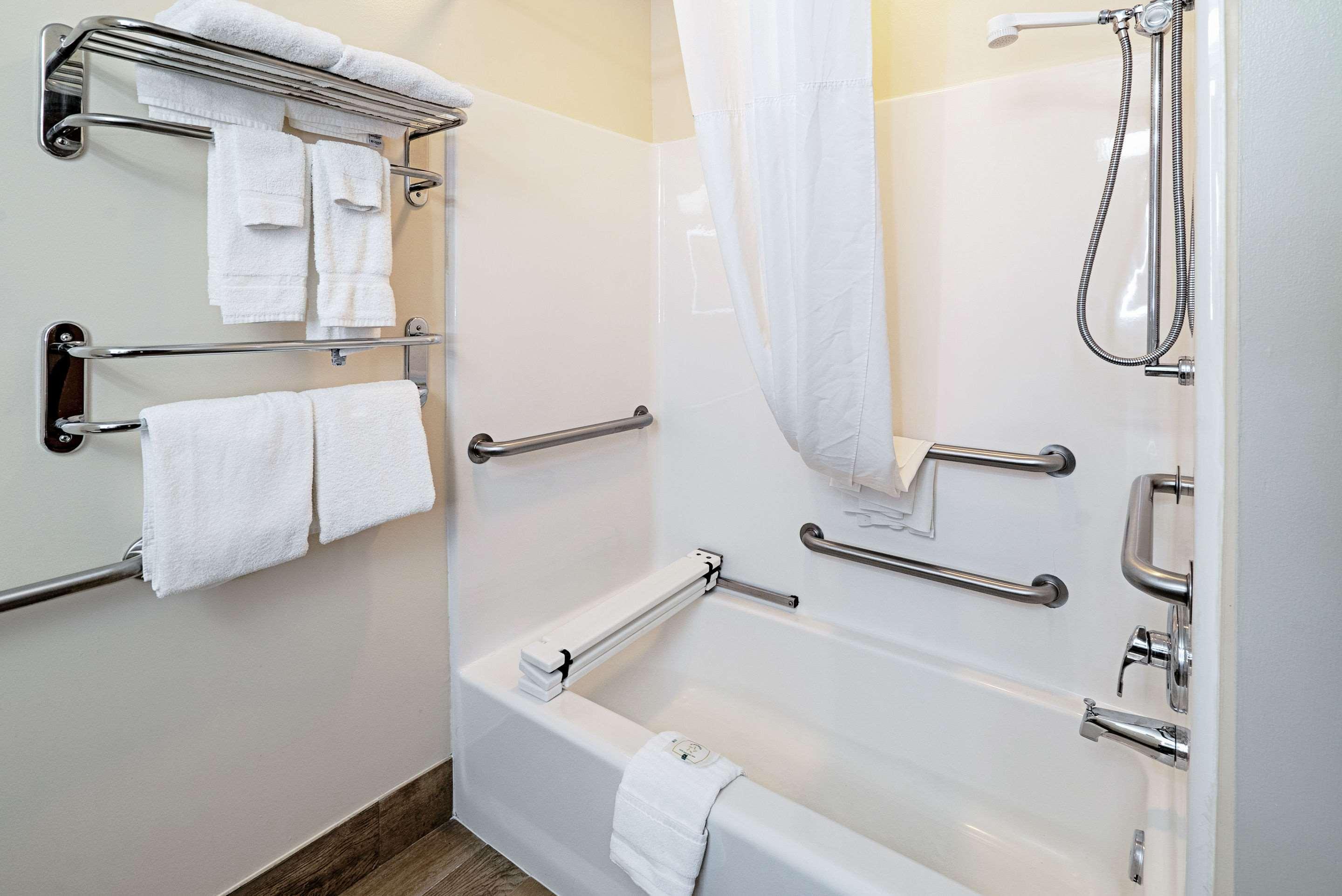 Quality Inn & Suites Робинсвил Екстериор снимка