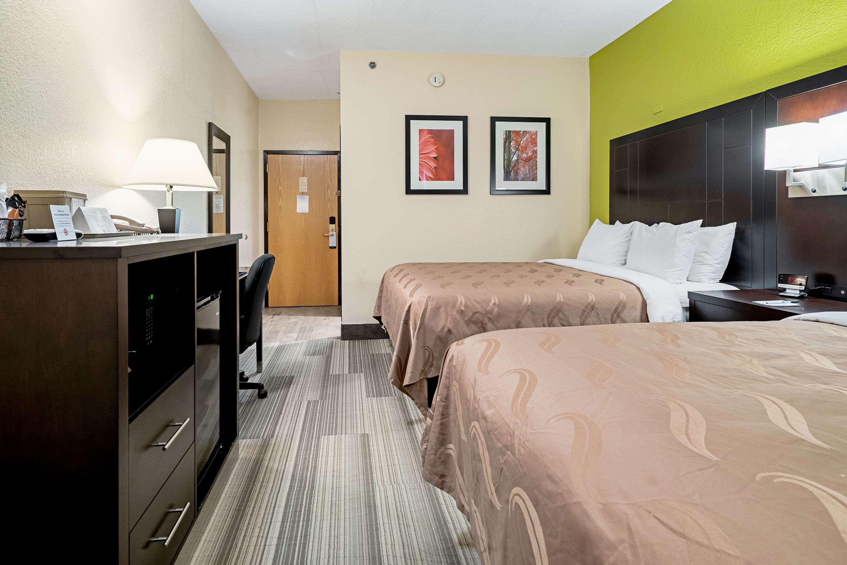 Quality Inn & Suites Робинсвил Екстериор снимка