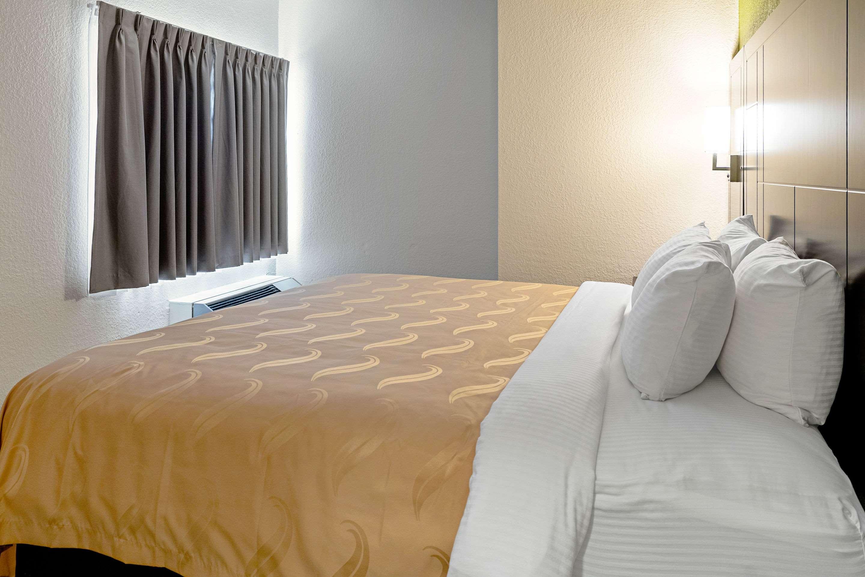 Quality Inn & Suites Робинсвил Екстериор снимка