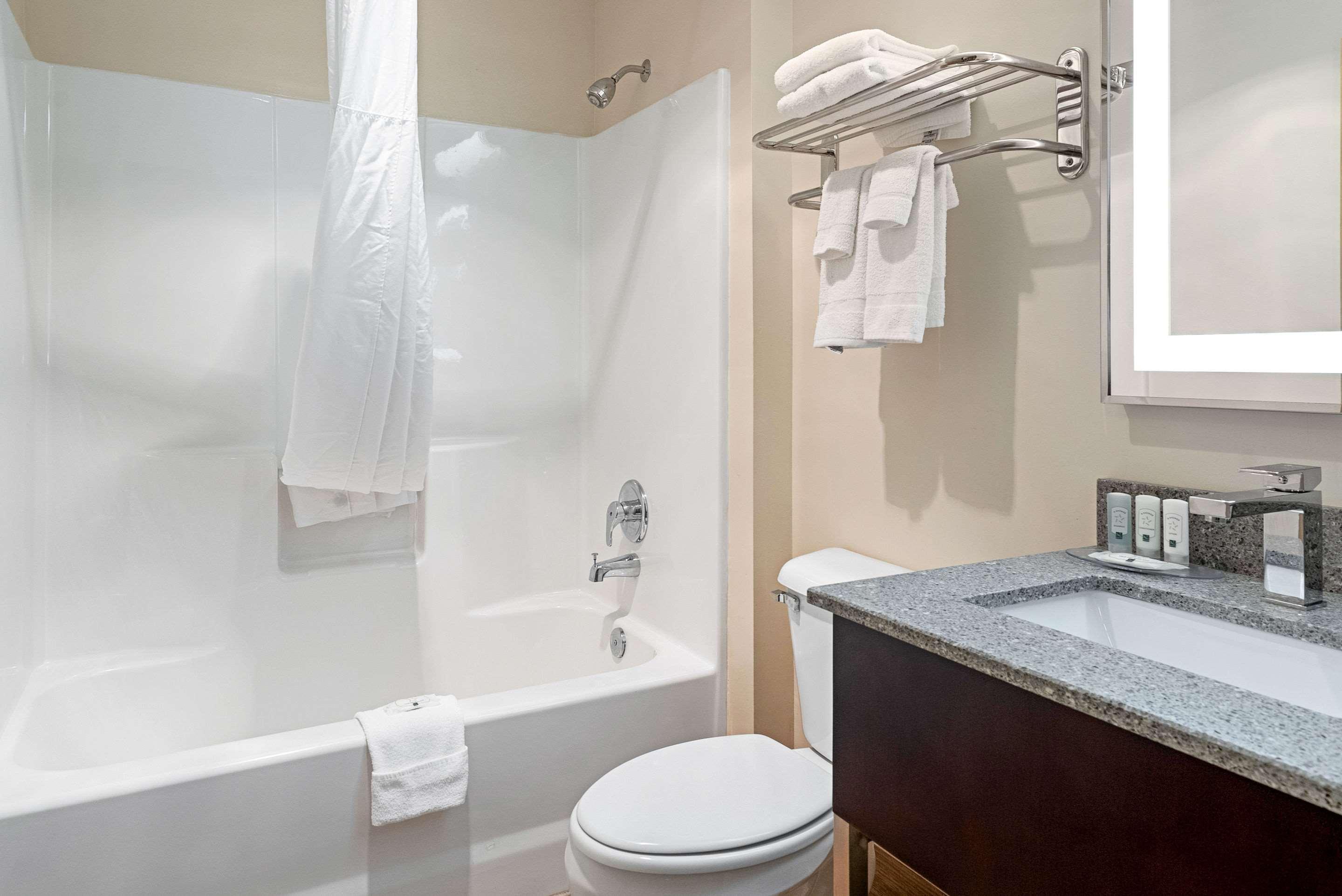 Quality Inn & Suites Робинсвил Екстериор снимка