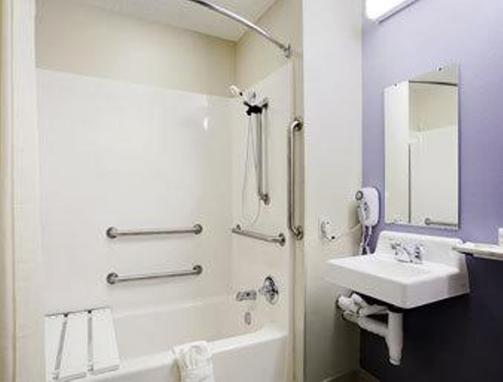 Quality Inn & Suites Робинсвил Екстериор снимка