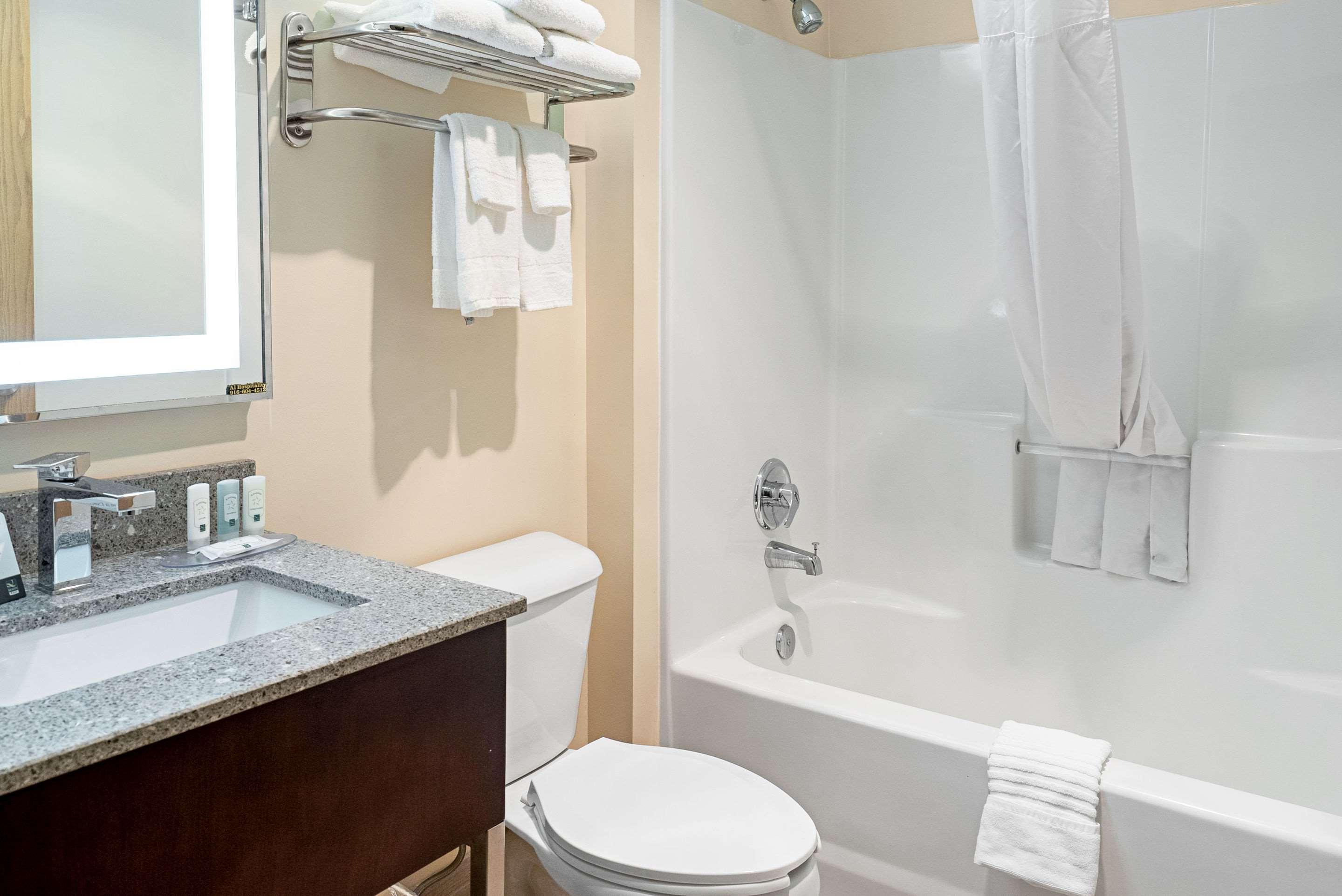 Quality Inn & Suites Робинсвил Екстериор снимка