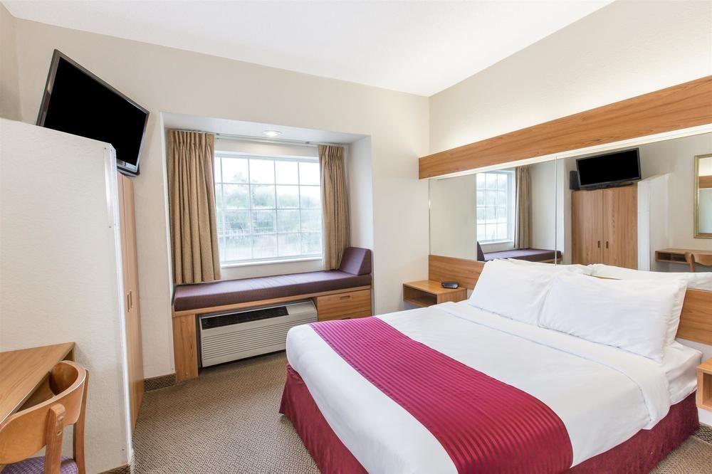 Quality Inn & Suites Робинсвил Екстериор снимка
