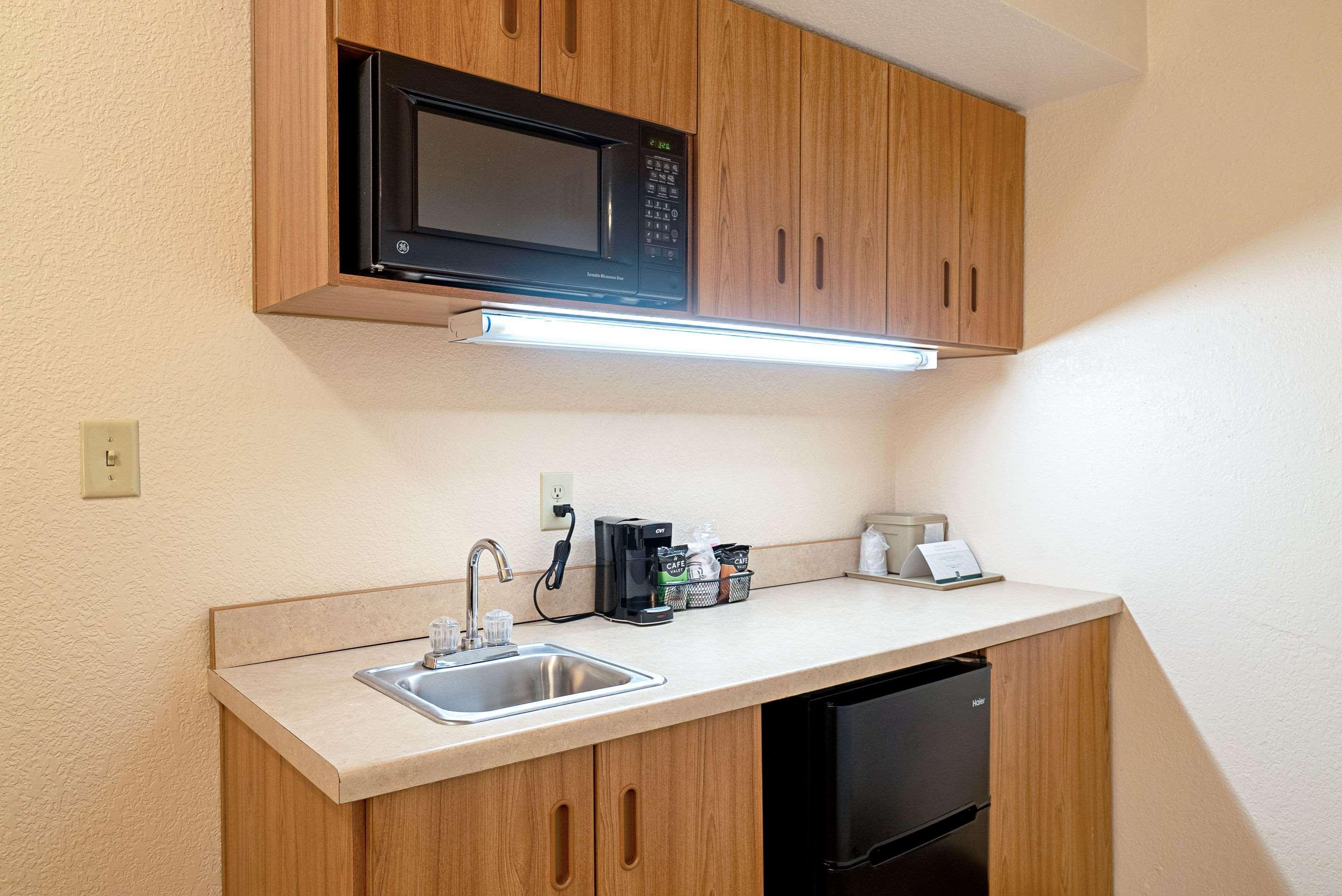 Quality Inn & Suites Робинсвил Екстериор снимка