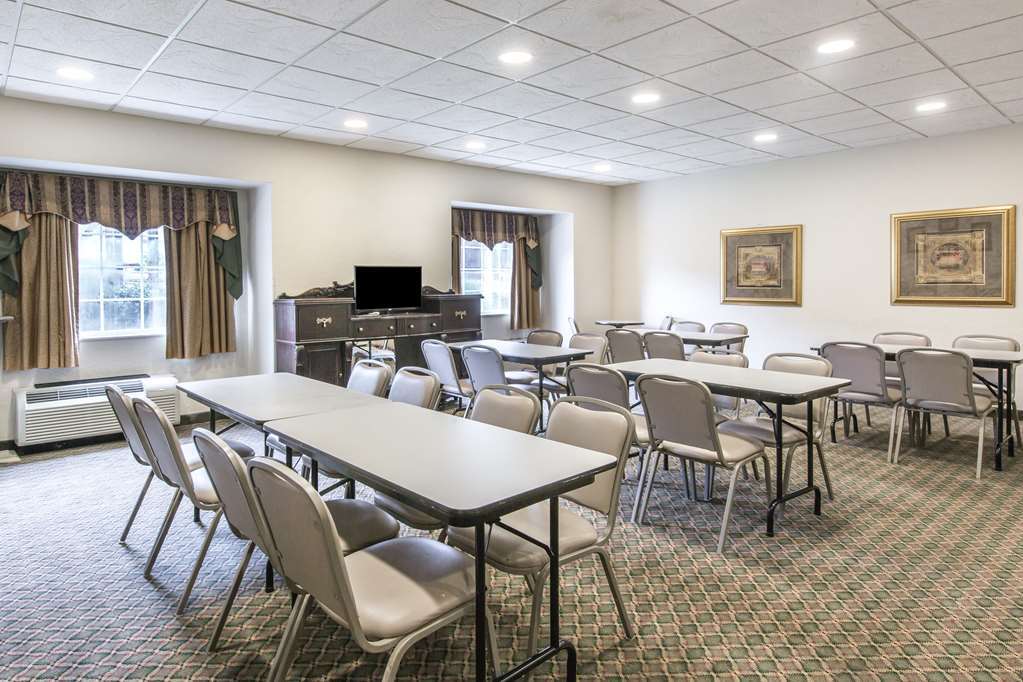 Quality Inn & Suites Робинсвил Съоръжения снимка