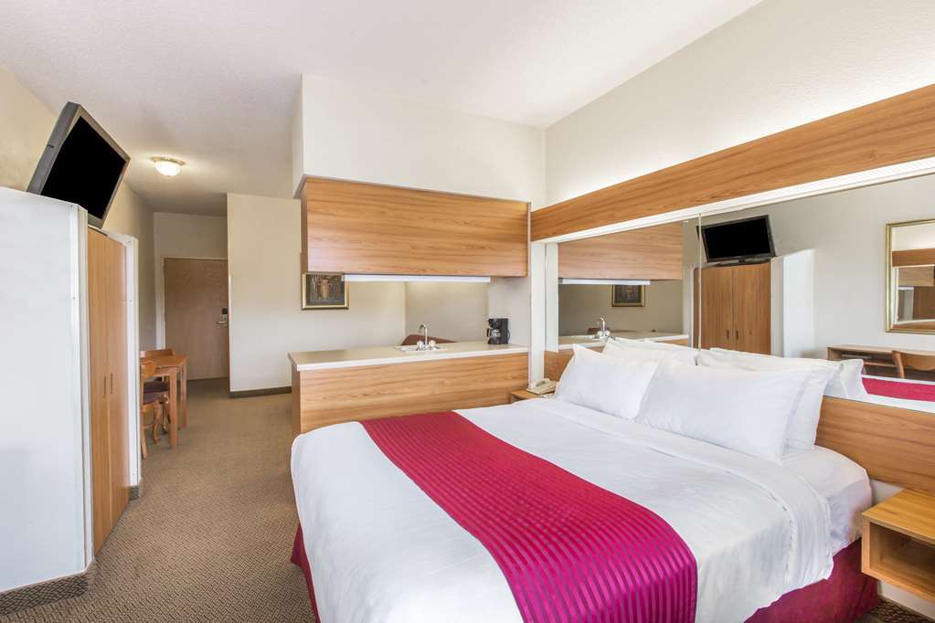 Quality Inn & Suites Робинсвил Стая снимка