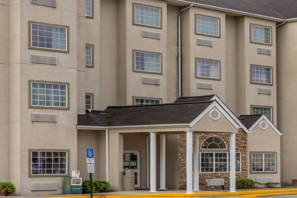 Quality Inn & Suites Робинсвил Екстериор снимка